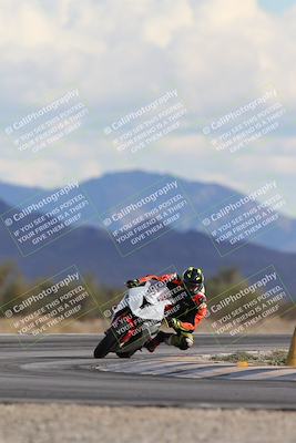 media/Nov-16-2025-Race Pace (Sun) [[8c5fa54630]]/Non Verified Riders (1st 20 Minutes)/5-Turn 15 (110pm)/